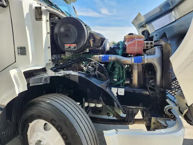 2018 VOLVO VNL64T300