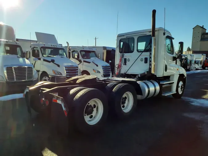 2017 FREIGHTLINER/MERCEDES CASCADIA 125