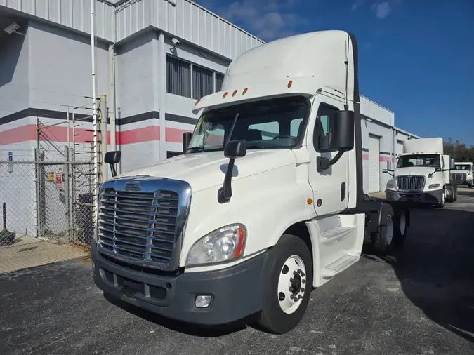 2019 FREIGHTLINER/MERCEDES CASCADIA 125c2eee3bf4afe7778def579e6bf10629f
