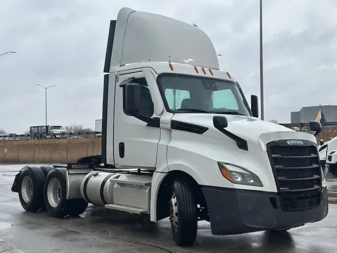 2022 FREIGHTLINER Cascadia 126