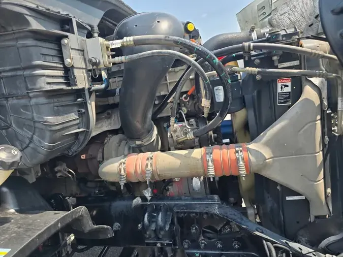2016 FREIGHTLINER/MERCEDES CASCADIA 113