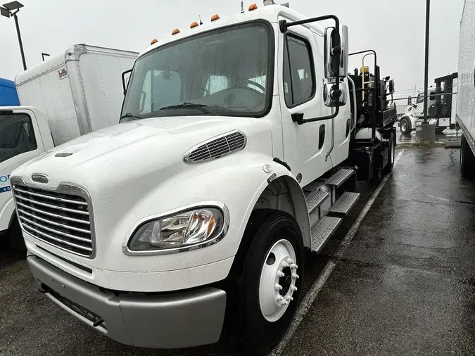 2021 Freightliner M2 106