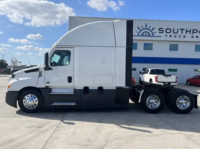 2020 Freightliner Cascadia 126