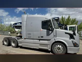 2017 VOLVO VNL630