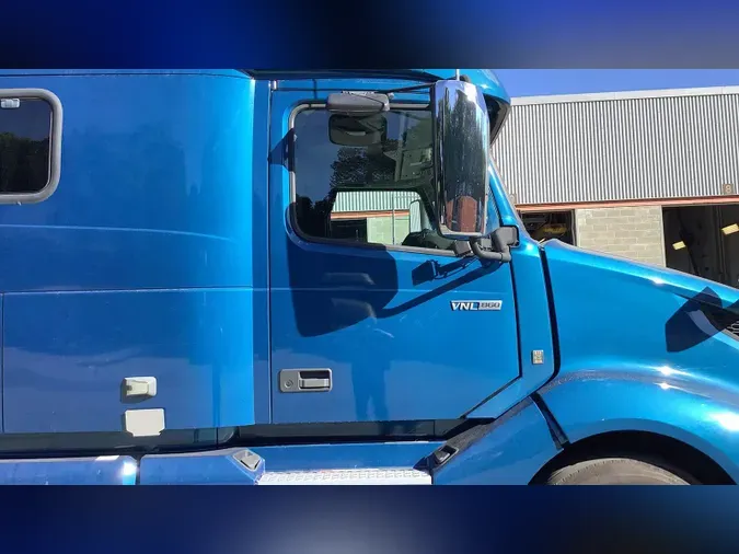 2022 Volvo VNL860