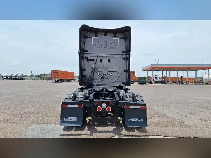 2025 Freightliner Cascadia 126