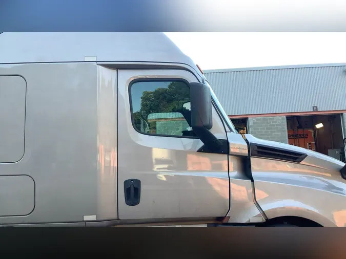 2020 Freightliner Cascadia 126