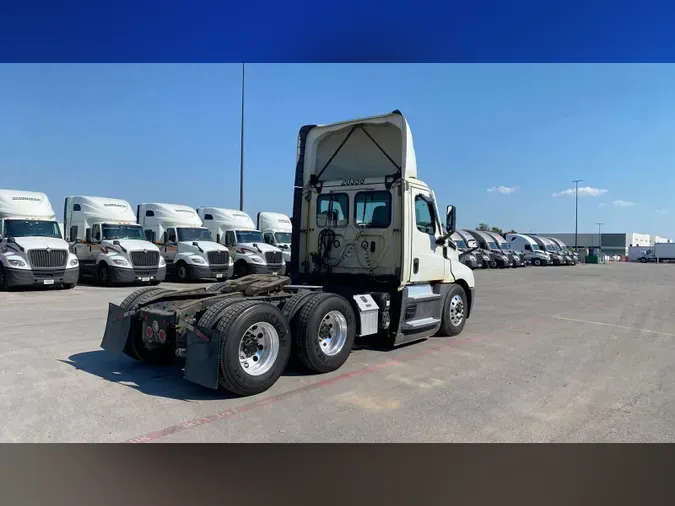 2021 Freightliner Cascadia 126c301e3b30545e4541de4882a231bbd88