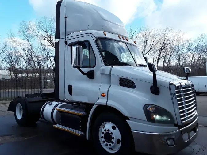 2017 FREIGHTLINER/MERCEDES CASCADIA 113