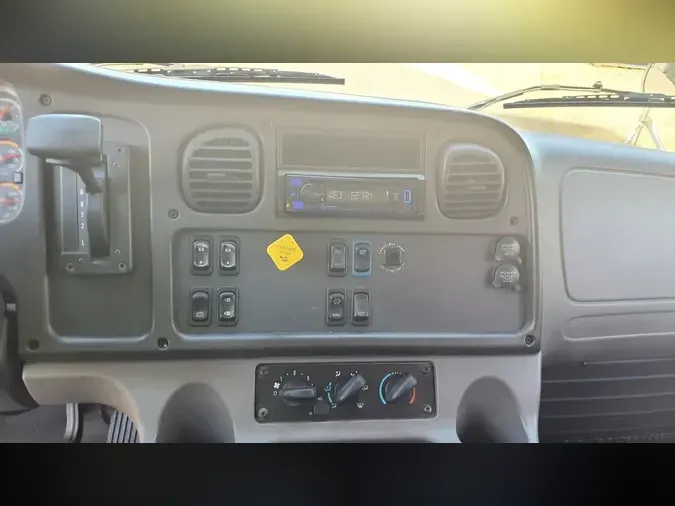 2018 FREIGHTLINER/MERCEDES M2 106