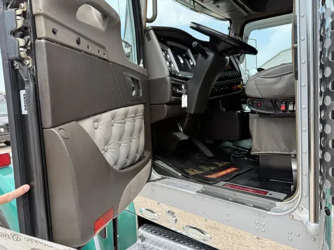 2020 Kenworth W900