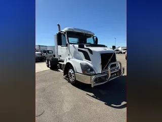 2018 VOLVO VNL64TRACTOR