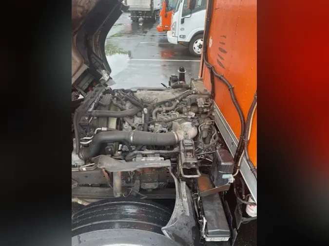 2019 ISUZU NQR