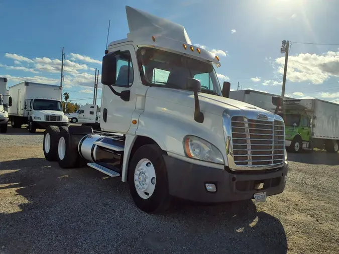 2016 FREIGHTLINER/MERCEDES CASCADIA 125