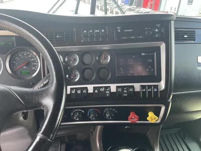 2022 Kenworth W900