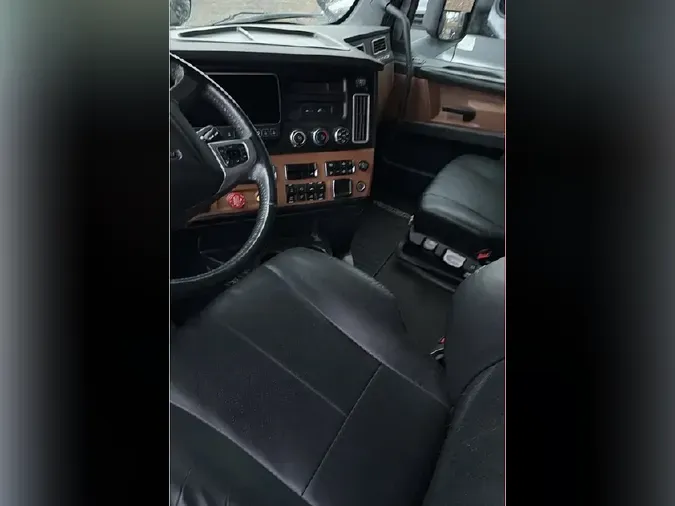 2023 FREIGHTLINER Cascadia 126c31a33952fe5557e48981c0cf693d2cc