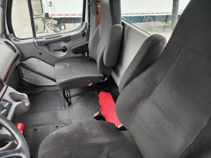2016 FREIGHTLINER M2 106