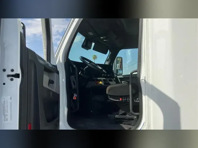 2020 FREIGHTLINER CA126