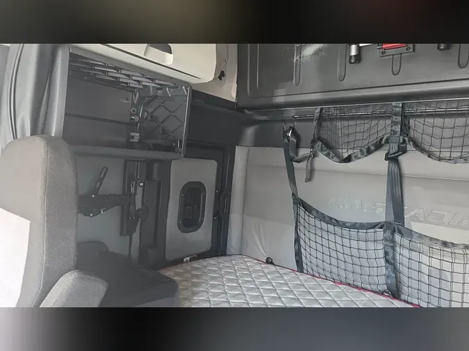 2022 Freightliner Cascadia 126c31c36412832308f9e29f336a93d7409