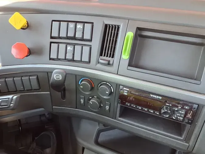 2018 VOLVO VNL42T 300