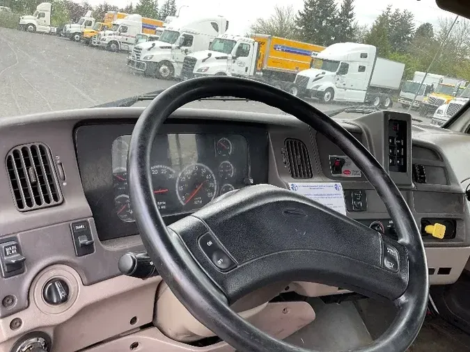 2001 STERLING TRUCK CORP M8500
