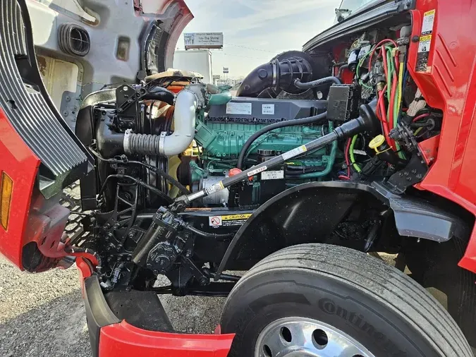 2019 VOLVO VNL64T860