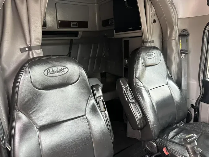 2023 Peterbilt 389