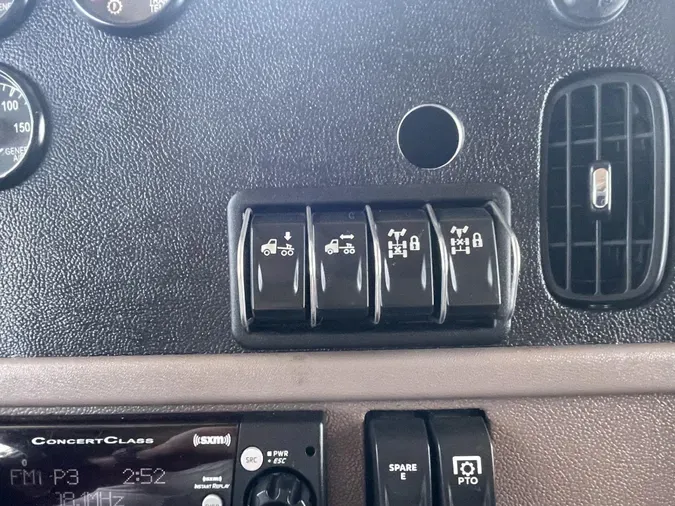 2023 Peterbilt 389