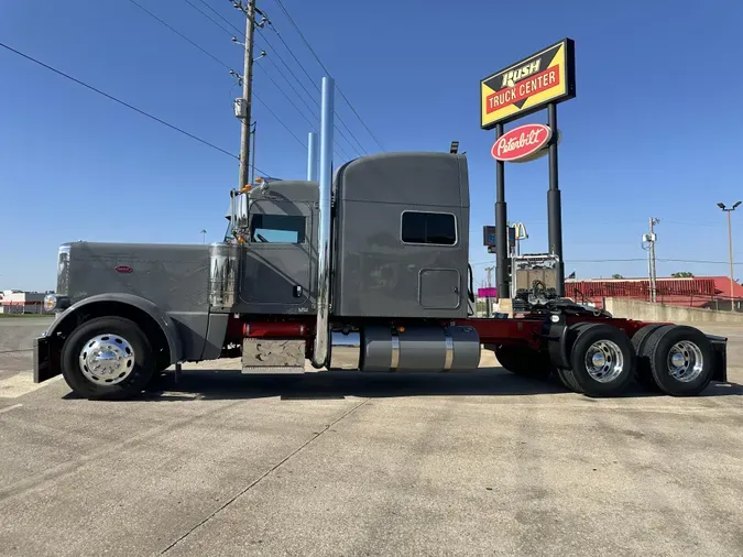 2023 Peterbilt 389