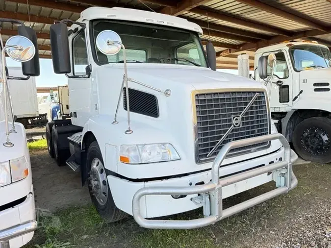 2014 VOLVO VNM64T200c32b120443b2f0acc8a8fc49514a6fac