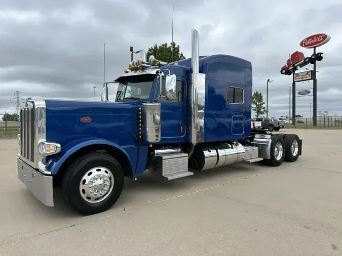 2023 Peterbilt 389