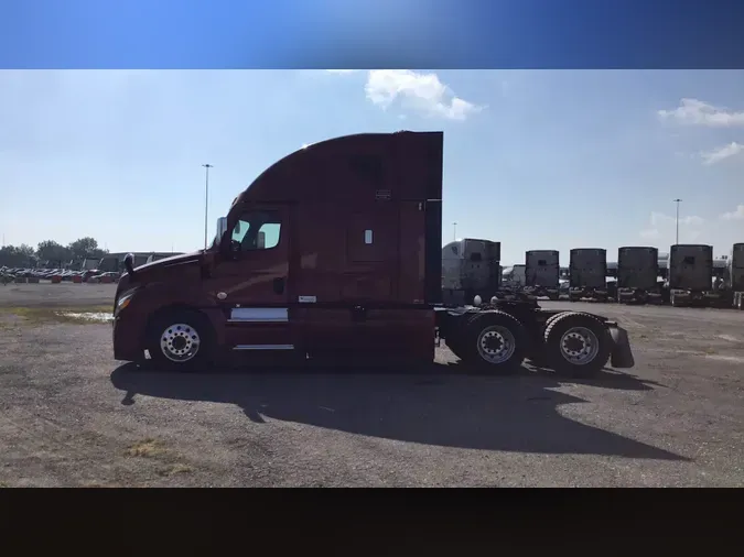 2023 Freightliner Cascadia 126