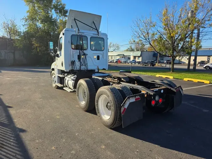 2016 FREIGHTLINER/MERCEDES CASCADIA 125