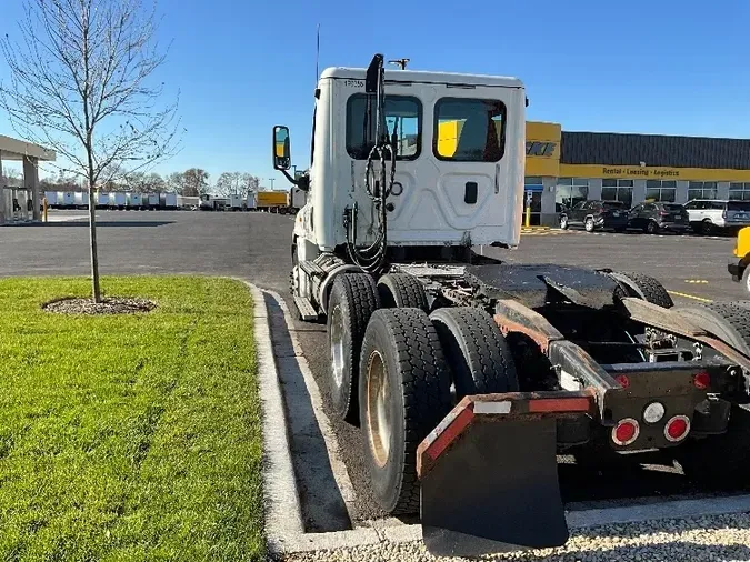 2017 Freightliner X12564ST