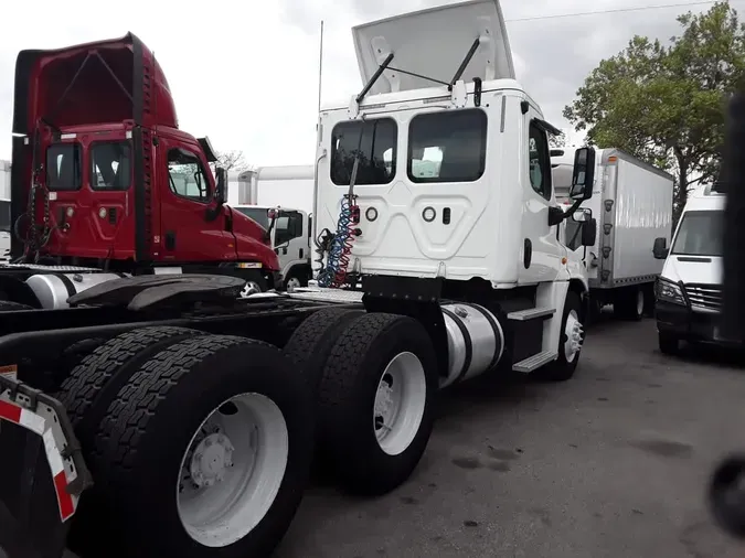 2018 FREIGHTLINER/MERCEDES CASCADIA 125