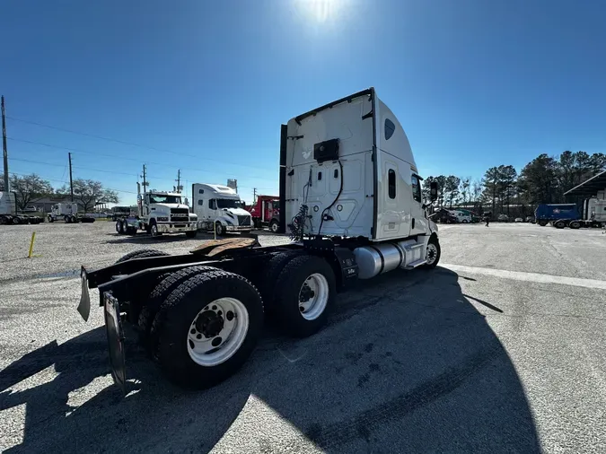 2019 Freightliner Cascadia 126