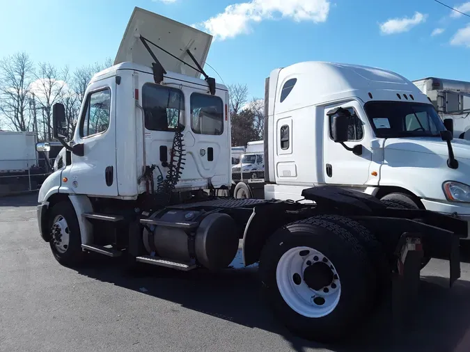 2016 FREIGHTLINER/MERCEDES CASCADIA 113