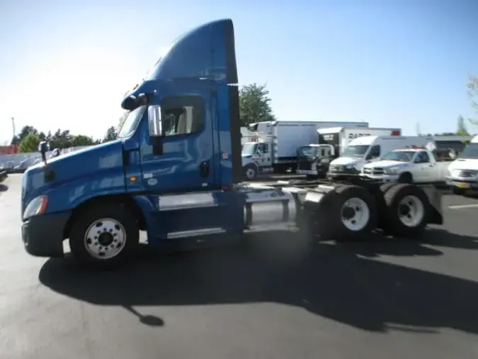 2017 FREIGHTLINER/MERCEDES CASCADIA 125