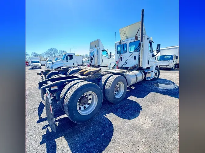 2017 FREIGHTLINER/MERCEDES CASCADIA 125