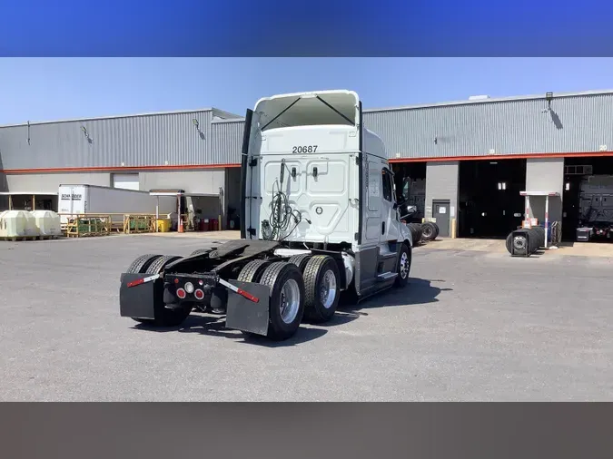 2021 Freightliner Cascadia 126