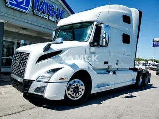 2021 VOLVO VNL64T760