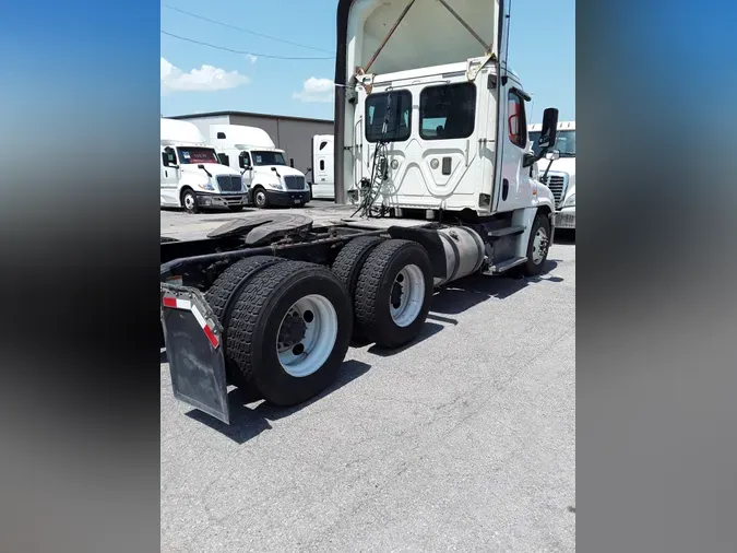 2016 FREIGHTLINER/MERCEDES CASCADIA 125