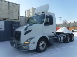 2019 VOLVO VNL