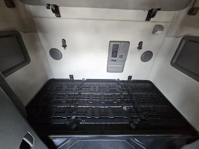 2019 VOLVO VNL64T760