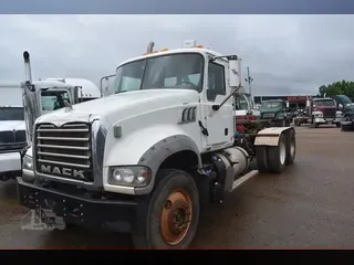 2015 MACK GRANITE GU713