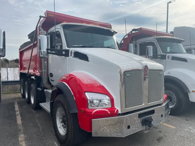 2023 Kenworth T880