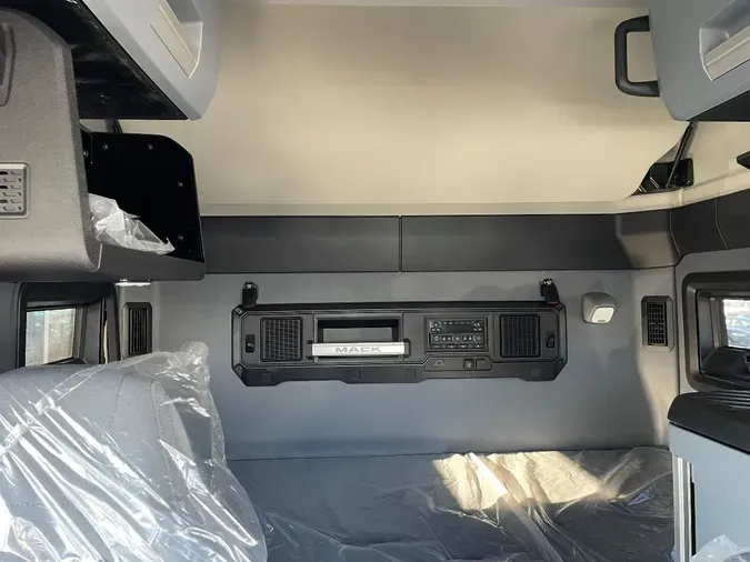2026 MACK Pioneer 76" High Roofc34df267d851b28c5575072398e7bbbb