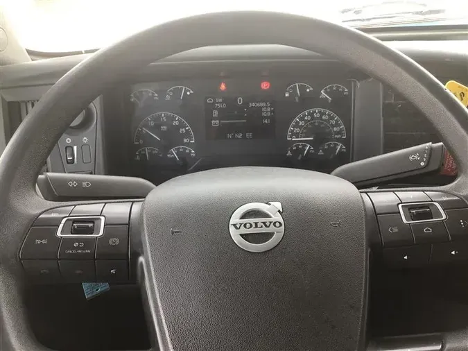 2021 VOLVO VNL760