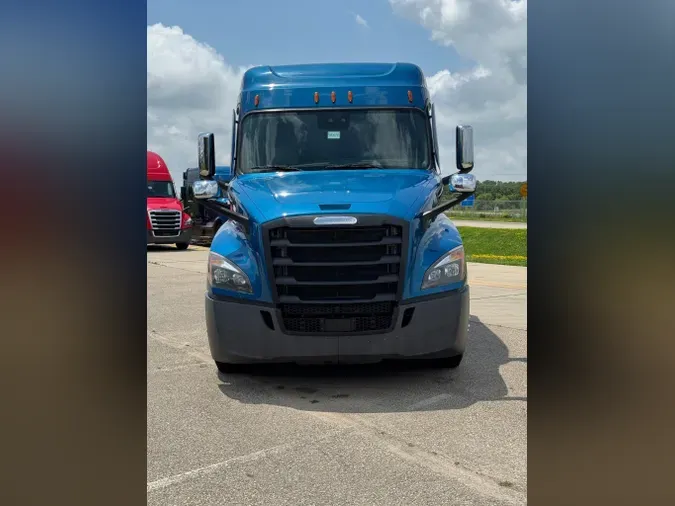 2021 FREIGHTLINER Cascadia 126