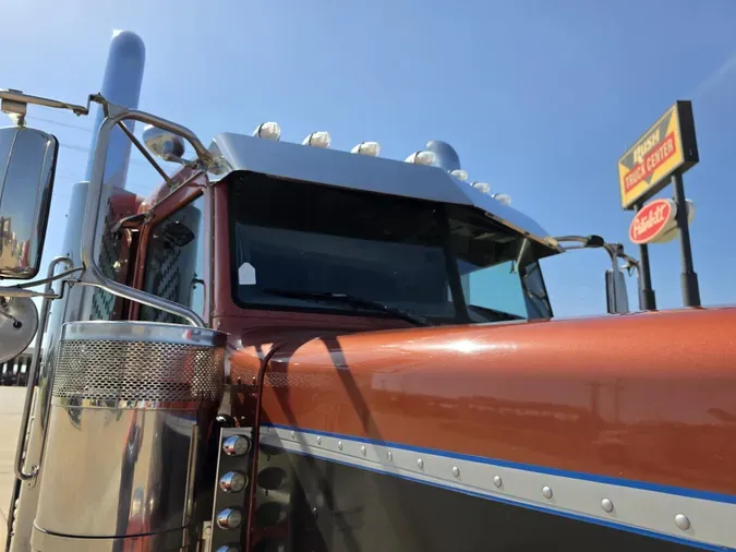 2016 Peterbilt 389